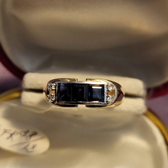 14K Gold Ring with saphire and diamonds - Picture 4 of 16